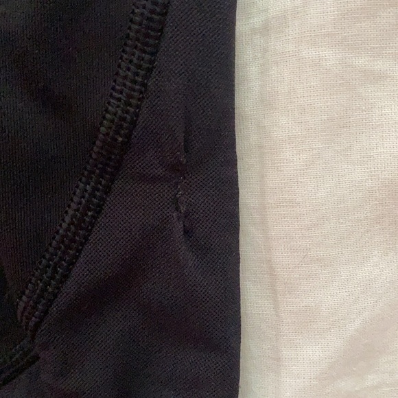 Lulu lemon size 6 black leggings part mesh - Picture 3 of 3